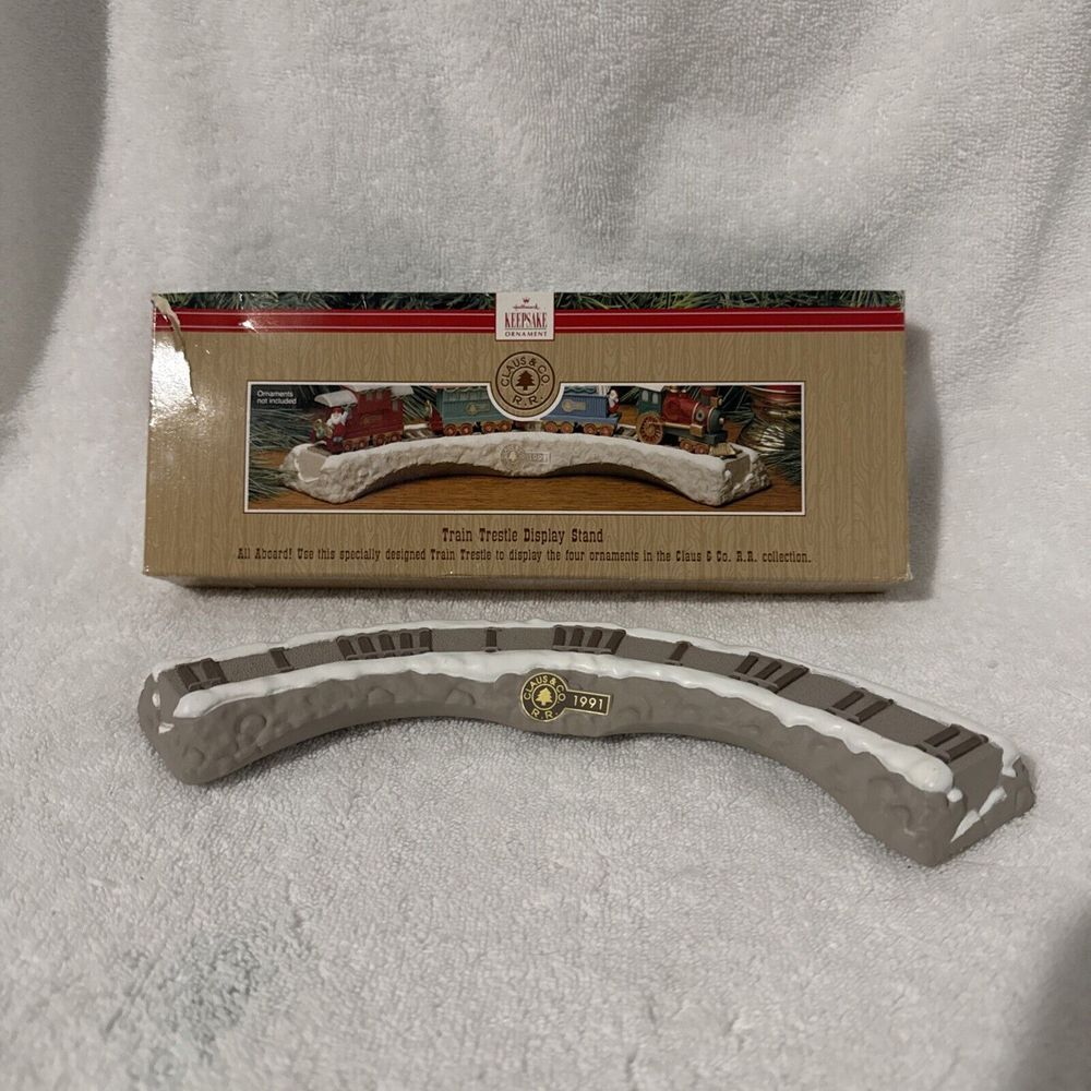 Vintage 1991 Hallmark Keepsake Clause & Co R.R. Train Trestle Display‎ Stand